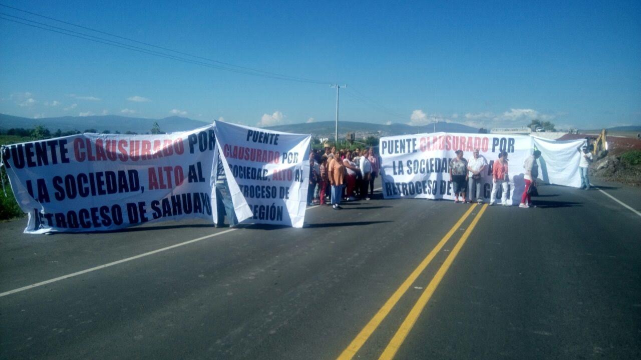 Se manifiestan habitantes de Sahuayo por construcción de puente - Quadratín Michoacán
