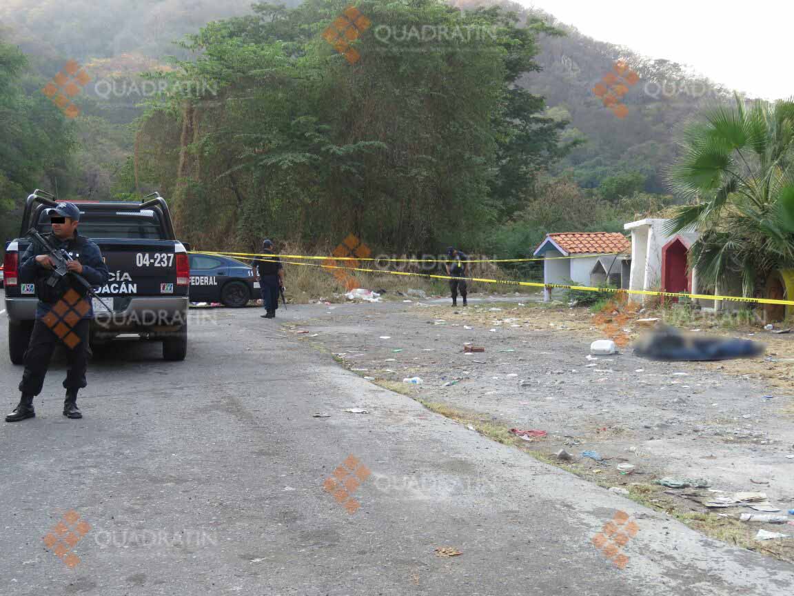 Hallan un cadáver embolsado en la carretera Lombardia-Nueva Italia - Quadratín Michoacán