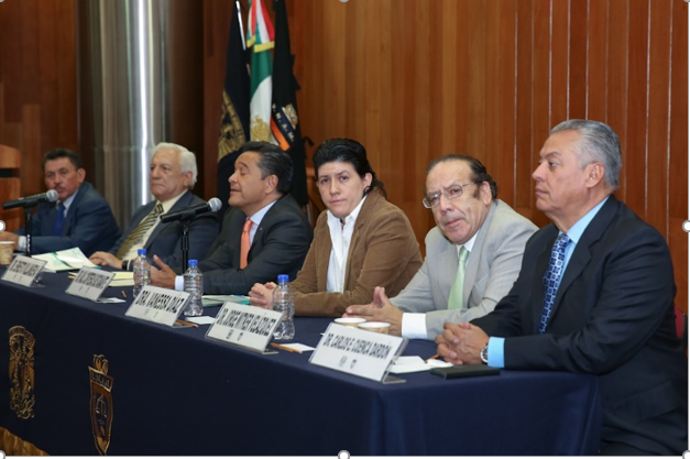 Presenta Ernesto Villanueva obra en Facultad de Derecho de la ... - Quadratín Michoacán