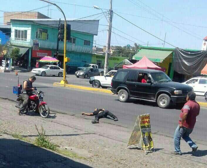 Lo mataron a balazos mientras manejaba su moto en Nueva Italia - Quadratín Michoacán