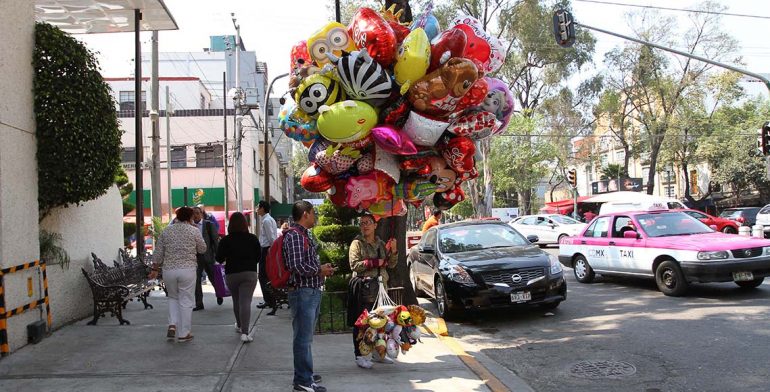 Crisis rompe flecha de Cupido; precio de globos y flores por las nubes - Quadratín Michoacán