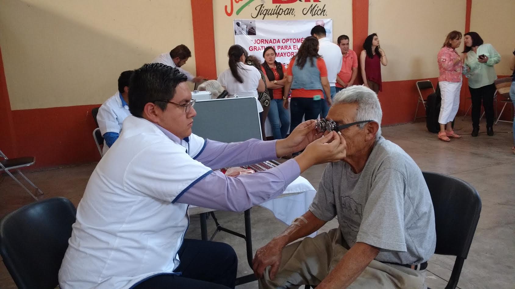 Recibieron más de 100 adultos mayores examen optométrico en ... - Quadratín Michoacán