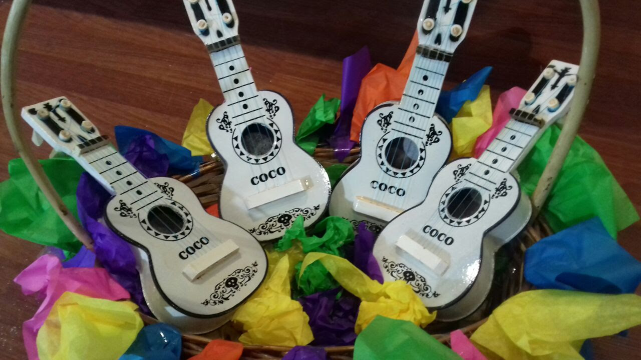Prepara Paracho reconocimiento a laudero de guitarra de Coco Prepara Paracho reconocimiento a laudero de guitarra de Coco