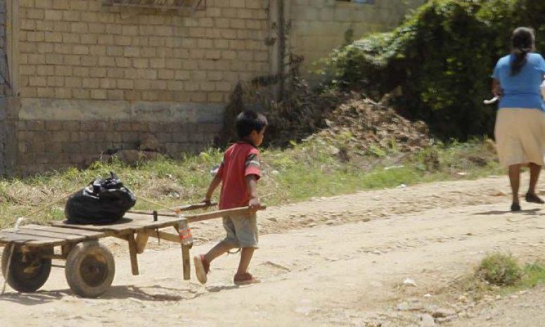 En pobreza moderada y extrema, 53% de niños y adolescentes de Michoacán