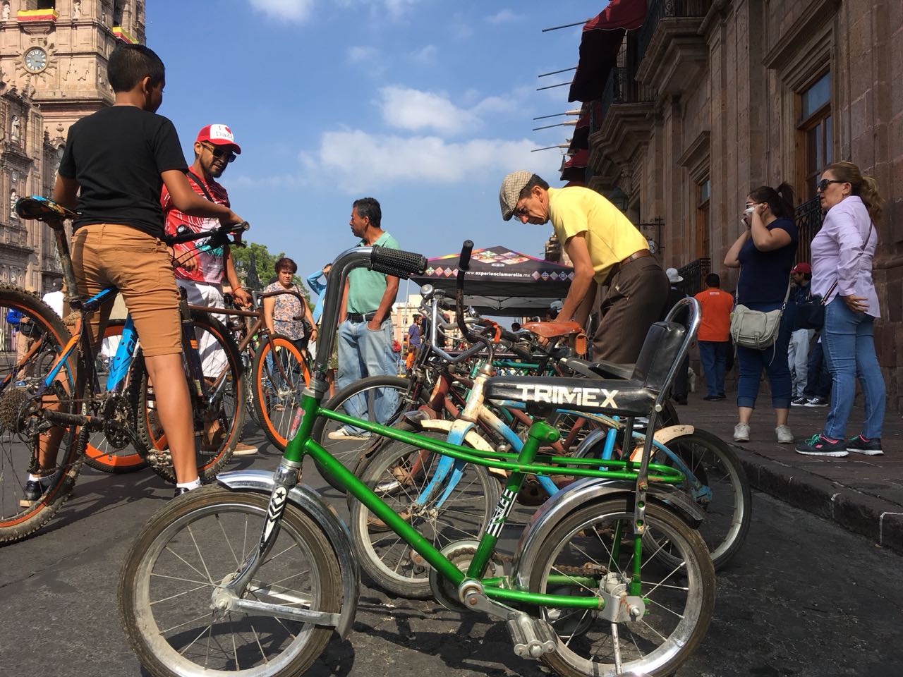 Club de bicicletas antiguas insta a usar este medio de transporte