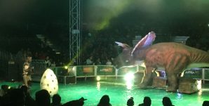 Presentan función inaugural del Circo de Dinosaurios en Morelia