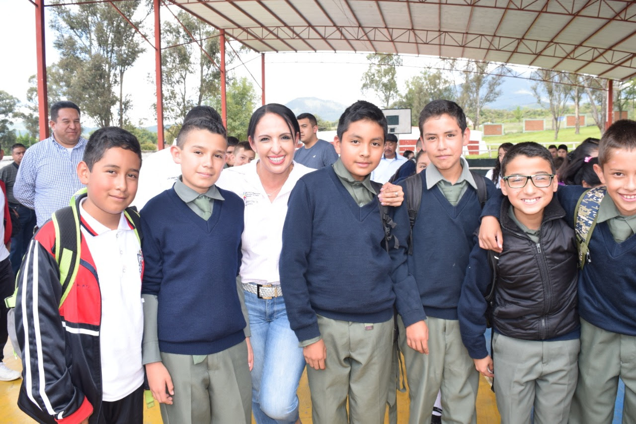 Atiende IIFEEM escuelas en Quiroga Atiende IIFEEM escuelas en Quiroga