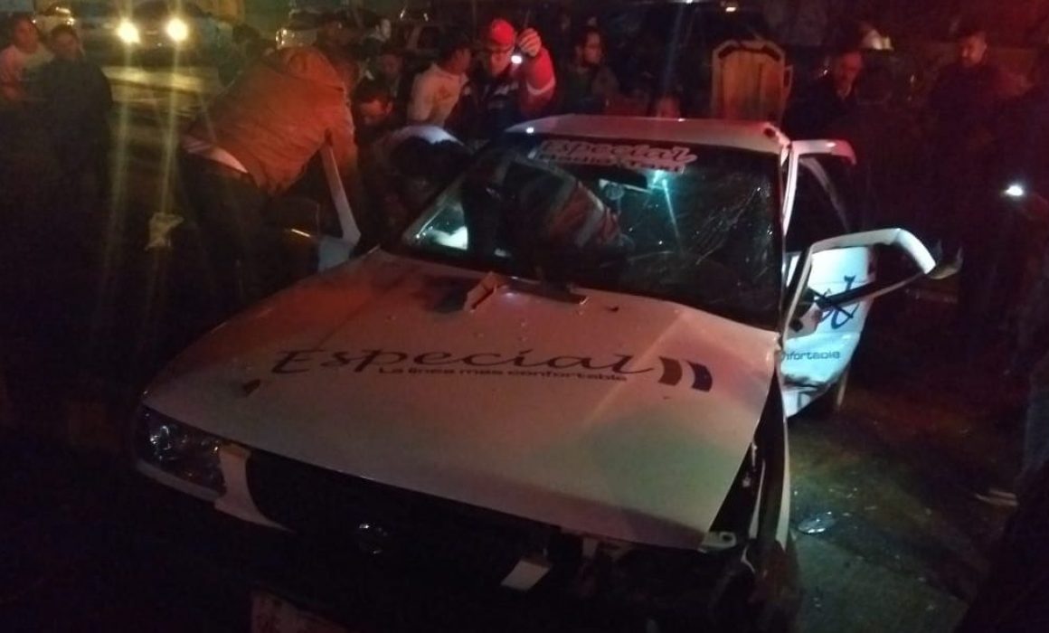 Choque entre taxi y camioneta deja 4 lesionados - Quadratín Michoacán