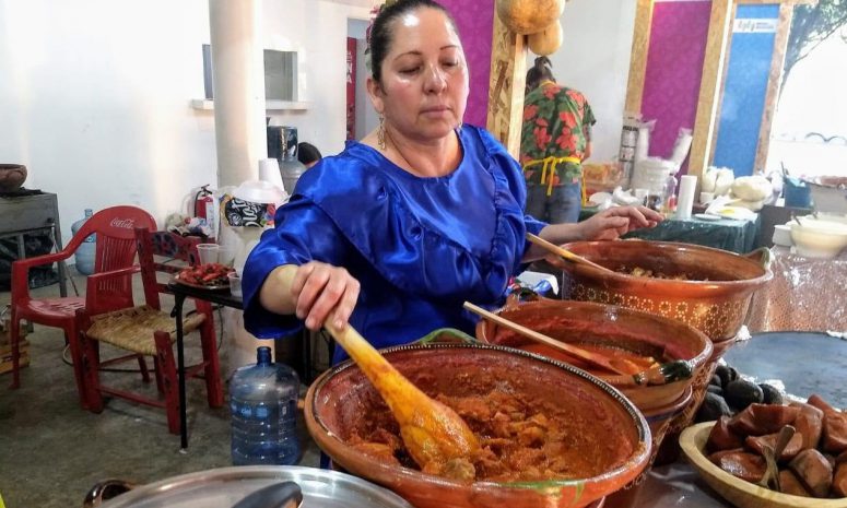Enfrenta la cocina tradicional michoacana retos ambientales