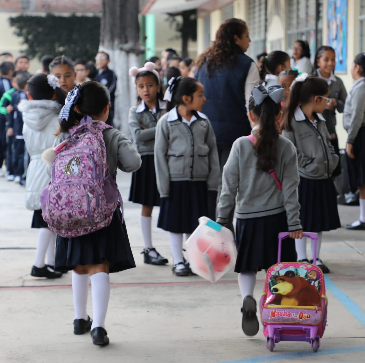 Regresan a clases más de un millón de alumnos - Quadratín Michoacán