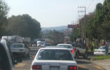 Bloquean vías férreas y retienen vehículos en Caltzontzin, Uruapan - Quadratín Michoacán