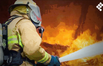 PC recibe ayuda de voluntarios para llevar suministros a los bomberos forestales