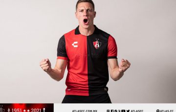 Atlas celebra titulo con camisa de edicion especial