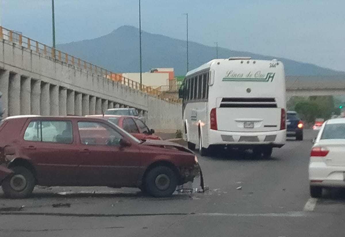 Morelia: se registra carambola en salida a Charo - Quadratín Michoacán