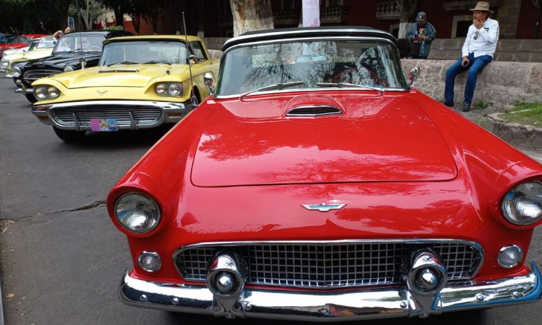 Más de 100 autos clásicos son exhibidos este sábado en Morelia