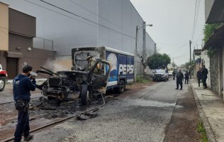 Ya son 10 vehículos incendiados en Uruapan, San Juan Nuevo y Tancítaro