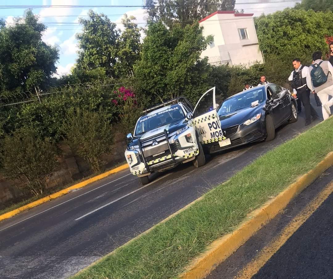 Conductor choca 3 vehículos y una patrulla en la Juan Pablo II de ...