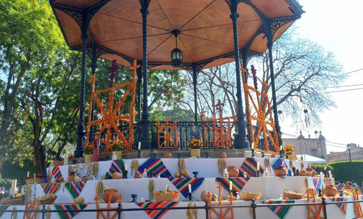 Se viste de cempasúchil el Centro Histórico de Morelia por Día de Muertos