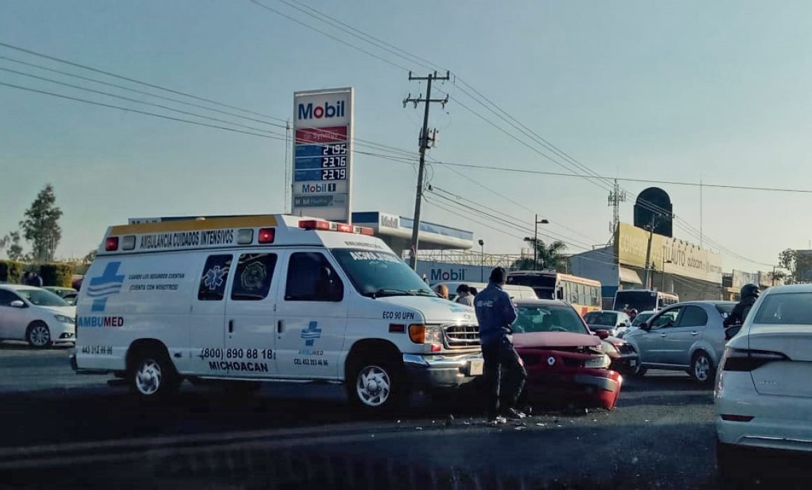 Choca ambulancia contra vehículo en la Madero Poniente de Morelia ...