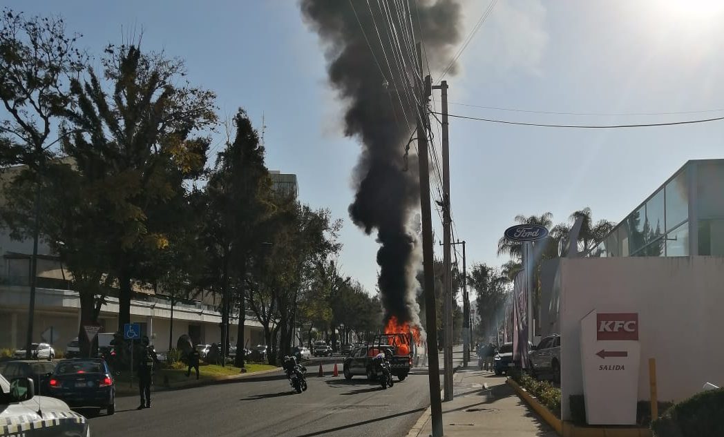 Se incendia autobús por falla mecánica en avenida Camelinas de Morelia ...