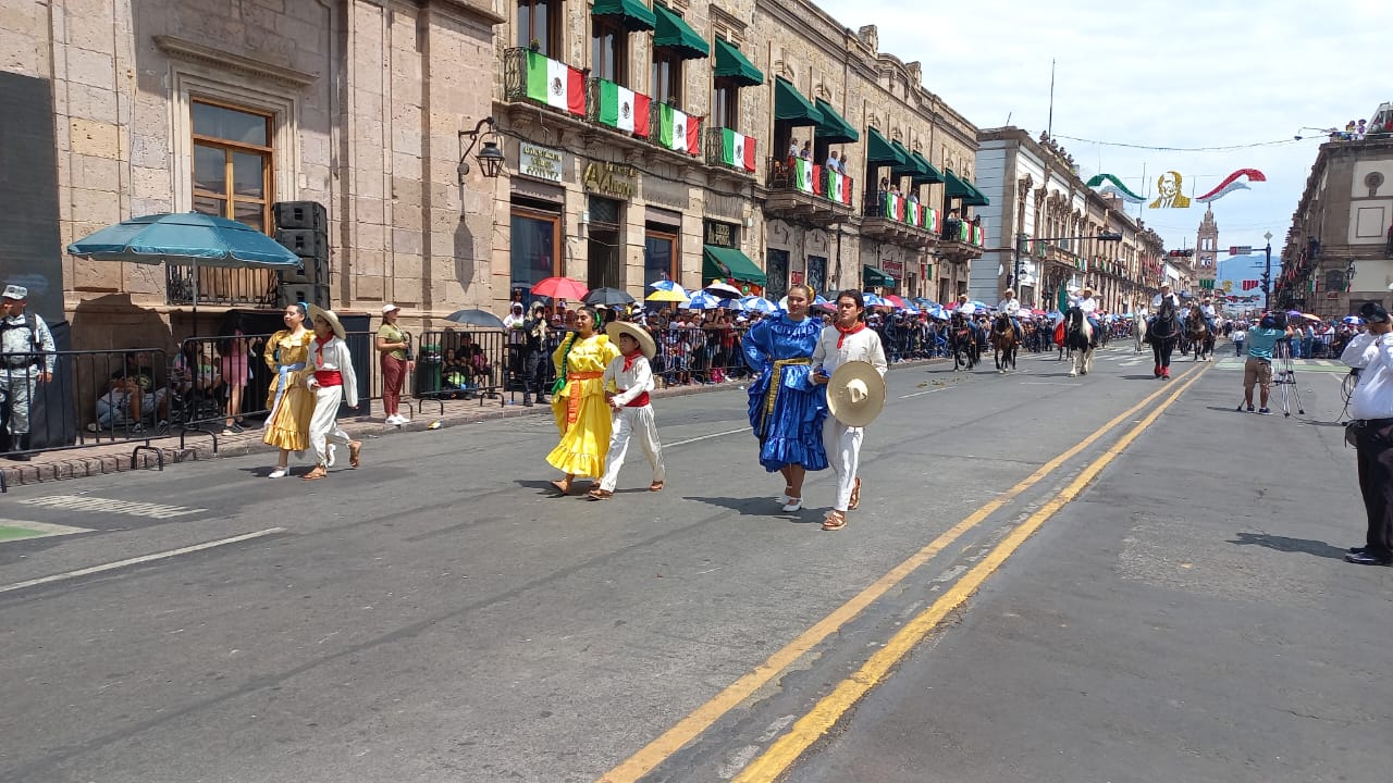 Disfrutaron michoacanos del desfile del 30 de septiembre en Morelia ...