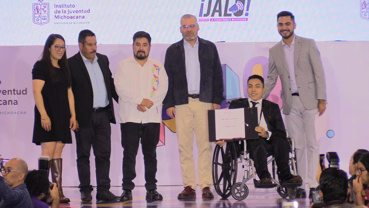 Dan reconocimientos a 30 ganadores del Premio Michoacano de la Juventud ...