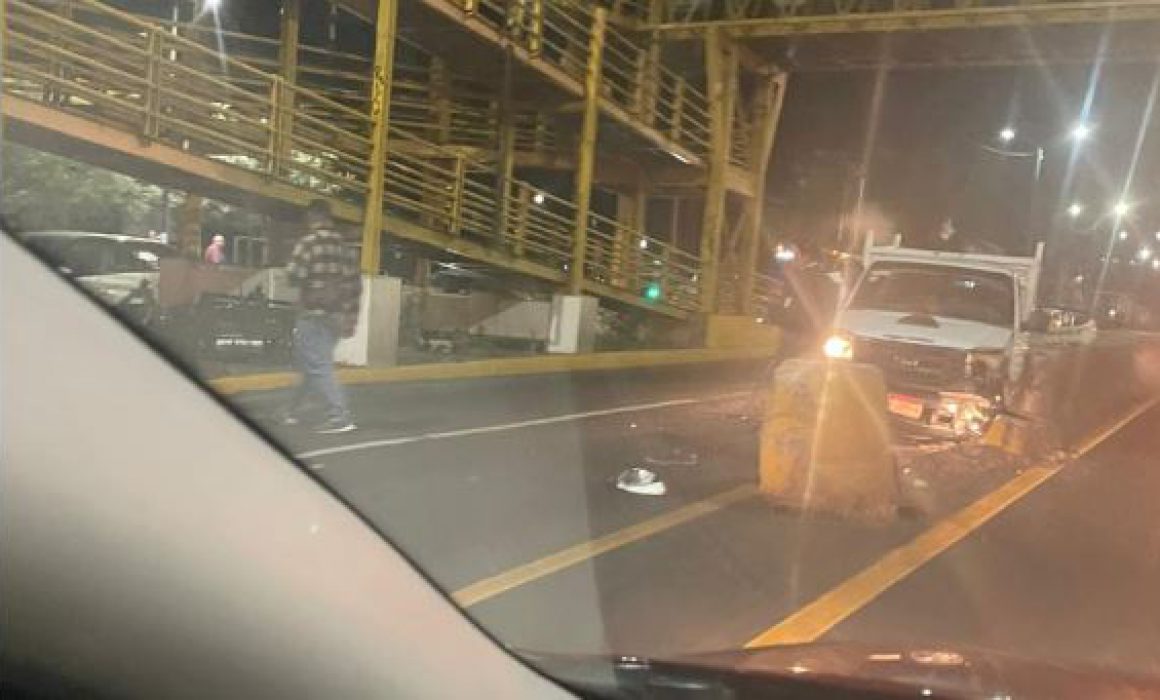 Morelia: choca camioneta contra muros de la Madero poniente - Quadratín ...