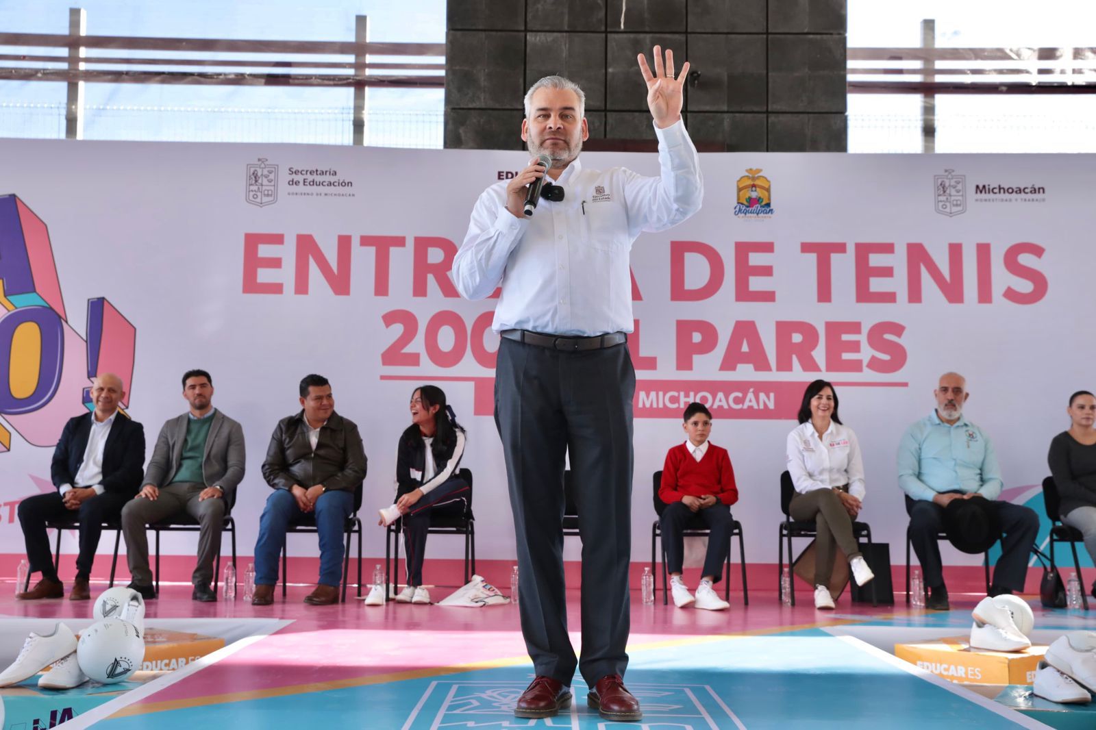 anuncia-ram-rez-bedolla-la-entrega-de-laptops-para-secundarias-del-estado