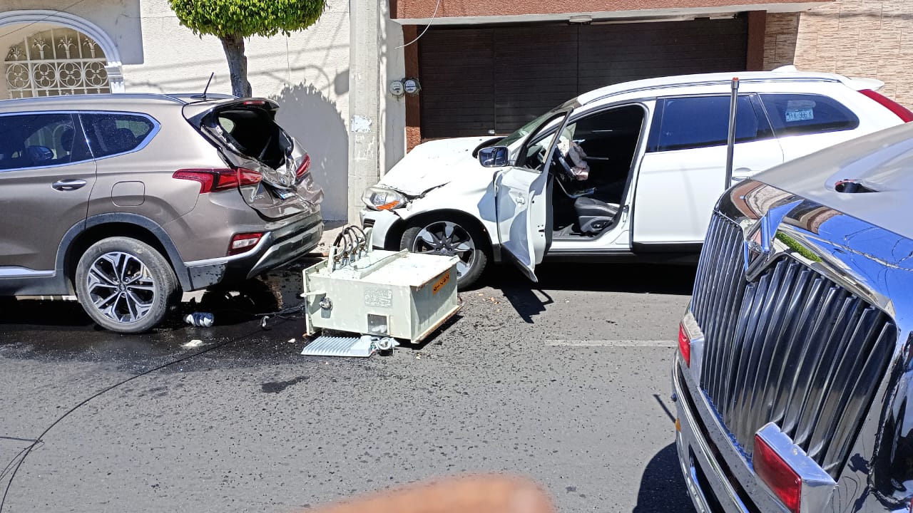Choca mujer de 78 años contra camioneta y poste de luz - Quadratín ...