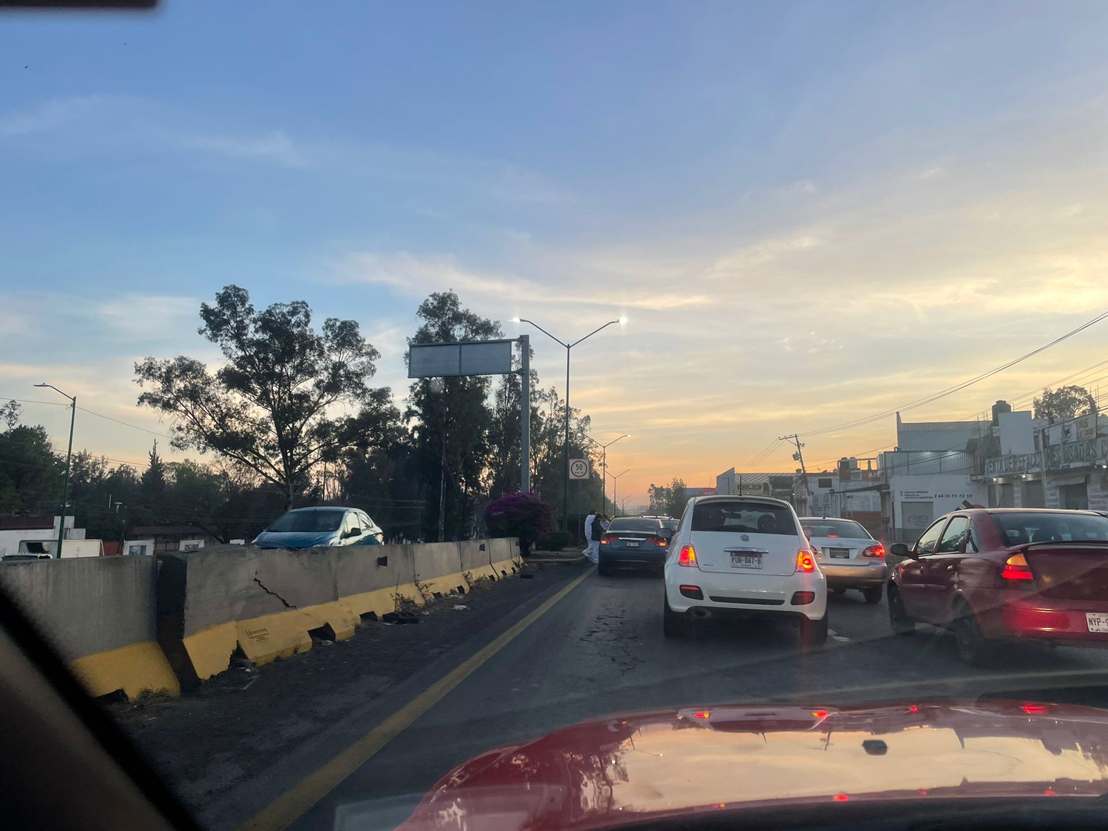 Por alcance, carambola en salida a Charo dejó 5 vehículos afectados ...