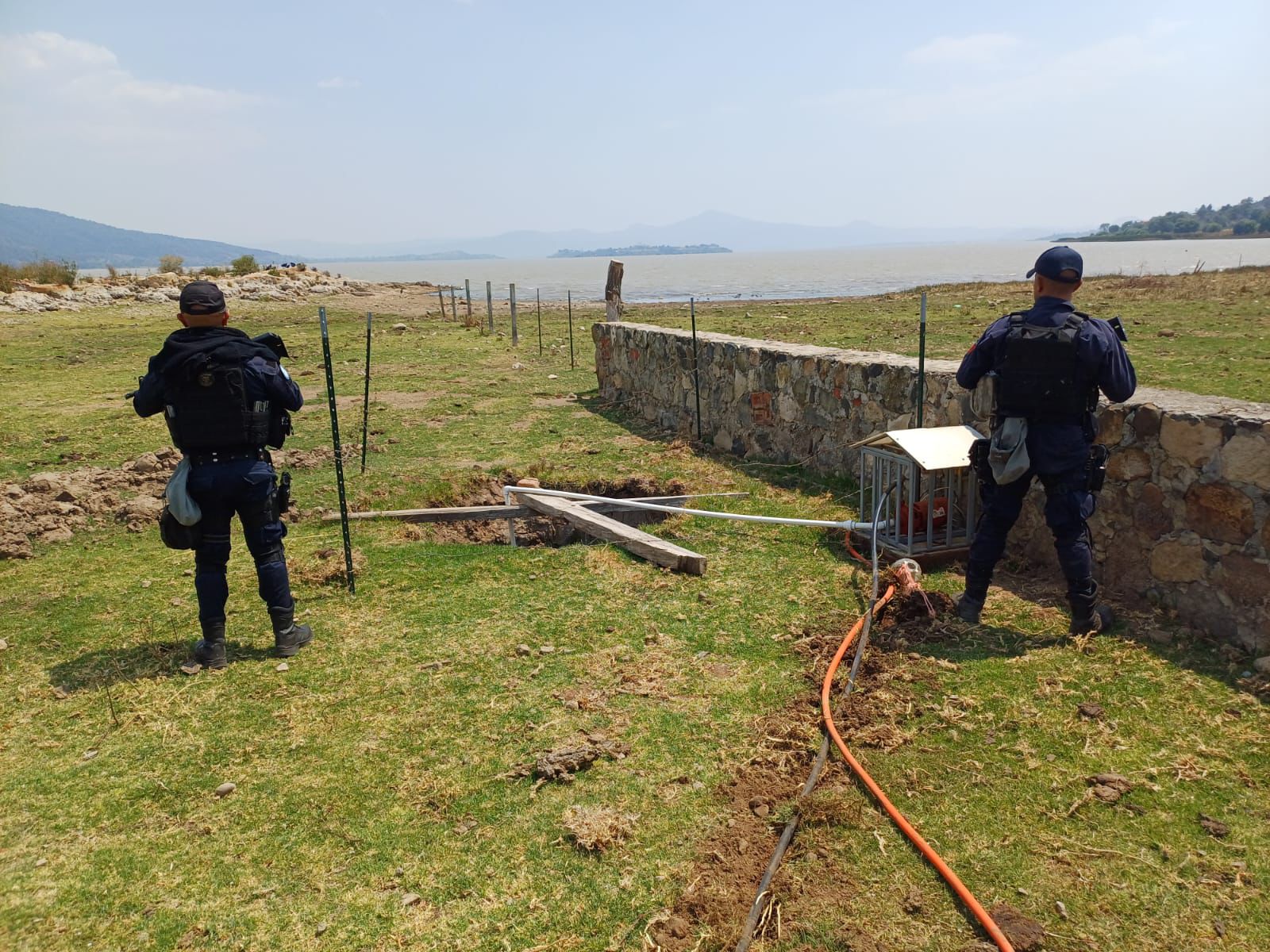 Desactivan otra toma para el huachicoleo de agua en Lago de Pátzcuaro ...