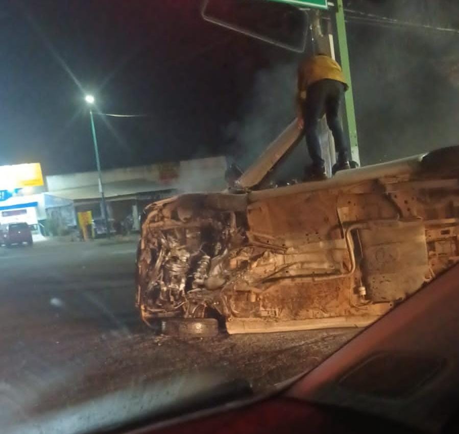 Se incendia camioneta de la CFE en Madero Poniente en Morelia ...