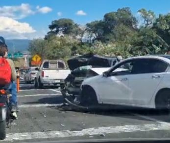 Choque frontal en la autopista Siglo 21 deja 2 heridos - Quadratín ...