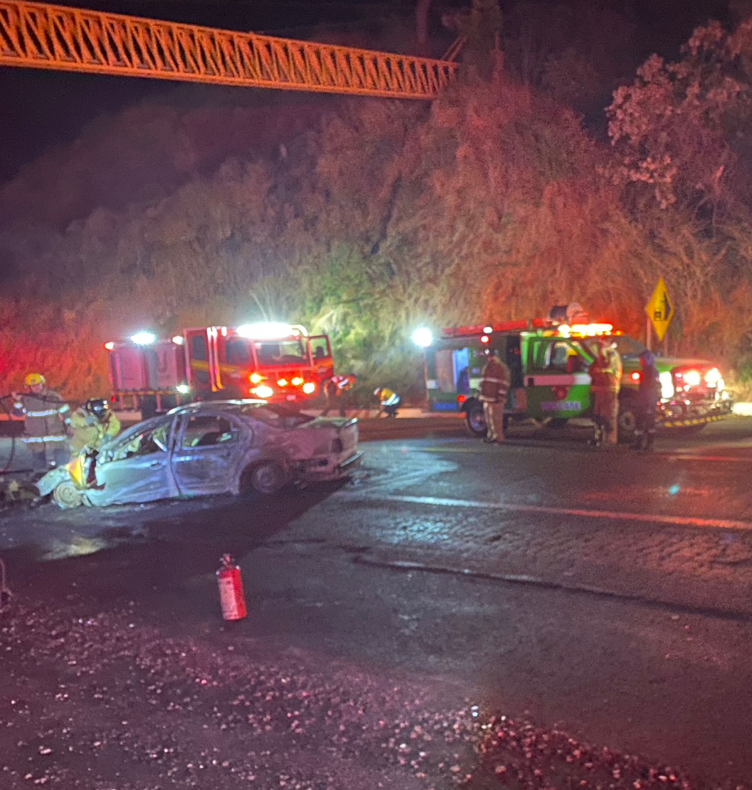 Chocan tráiler y compacto en la Siglo 21; carro se incendia - Quadratín ...