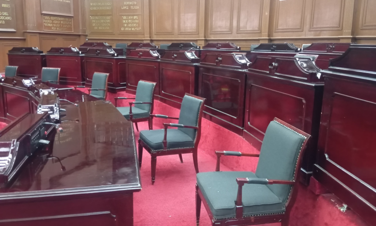 Revienta Morena sesión y frena exhorto al Senado para duplicar salarios