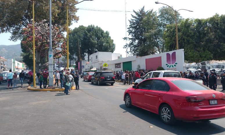 Bloqueo en Uruapan, por grupo que busca extorsionar al gobierno: Edil