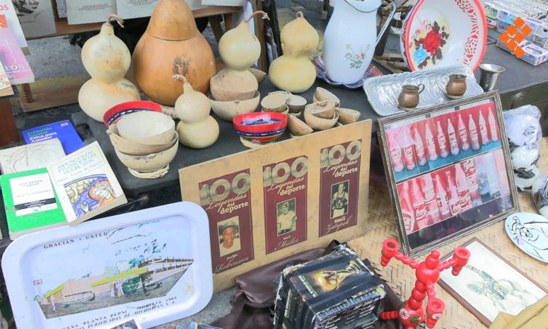 Antigüedades: más allá de la venta, crean vínculos con la historia viva