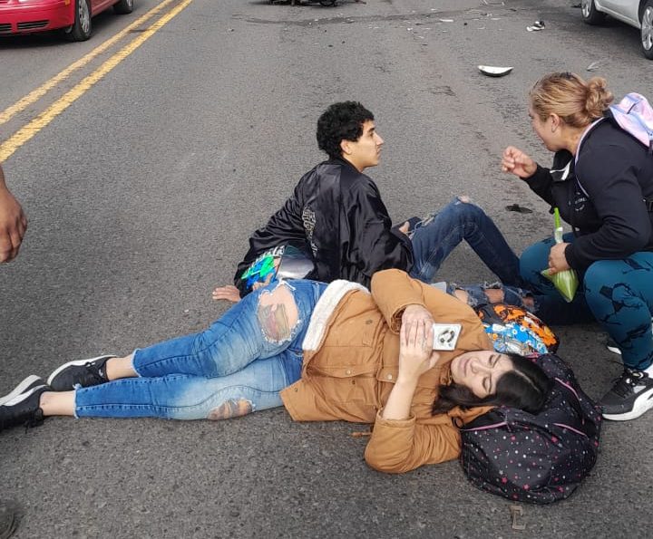 Dos motociclistas lesionados tras choque en la salida a Quiroga ...