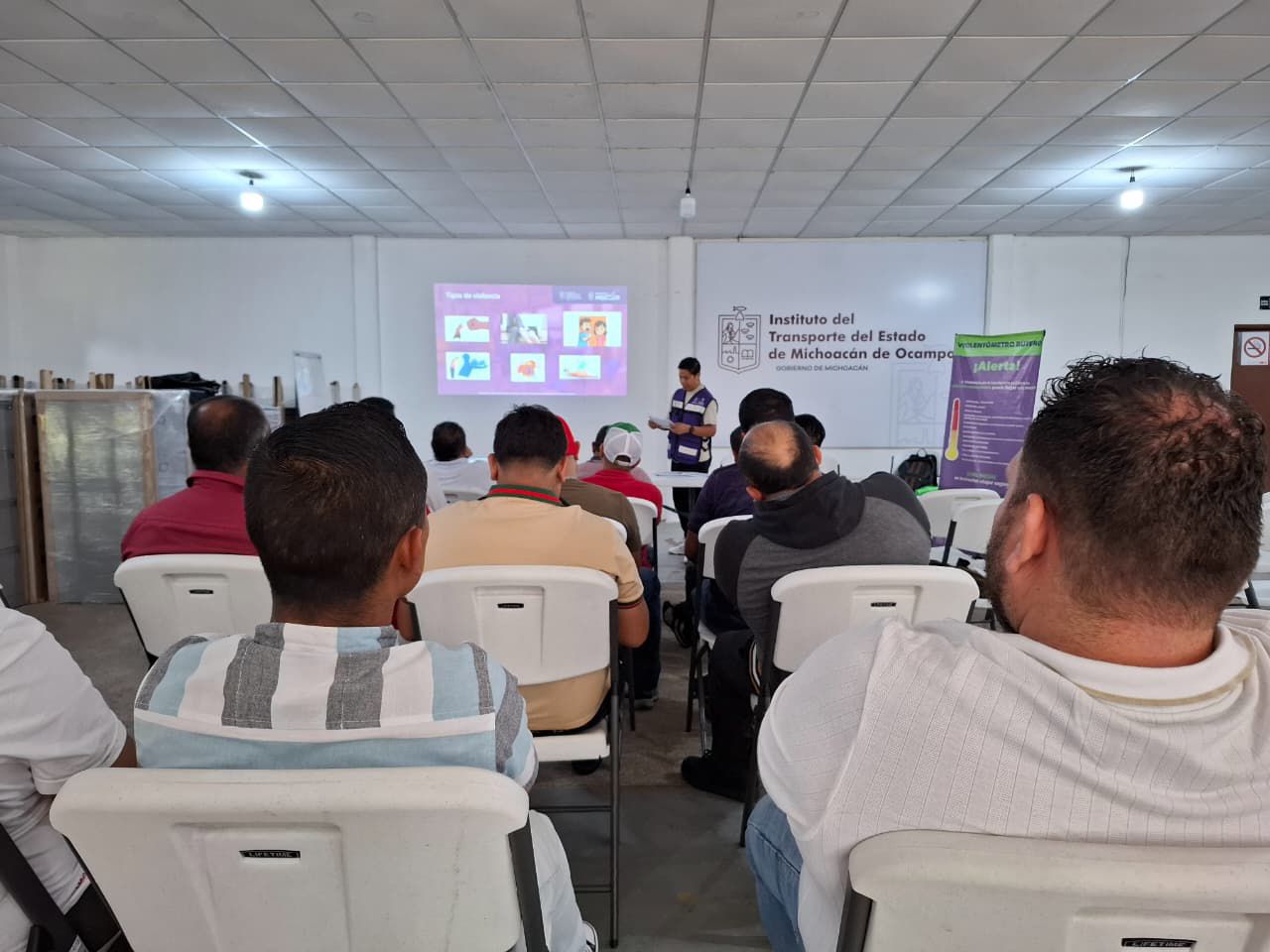 Capacitan a operadores del transporte público en perspectiva de género ...