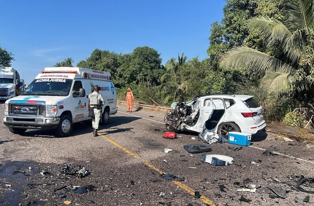 Chocan nodriza y camioneta en la Siglo 21; un muerto y 2 lesionados ...