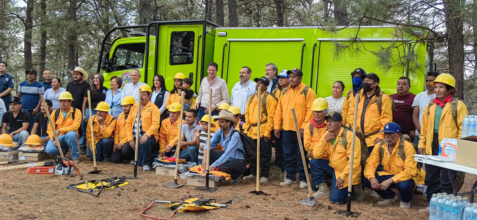 Equipan a brigadas de combate a incendios forestales en Morelia ...