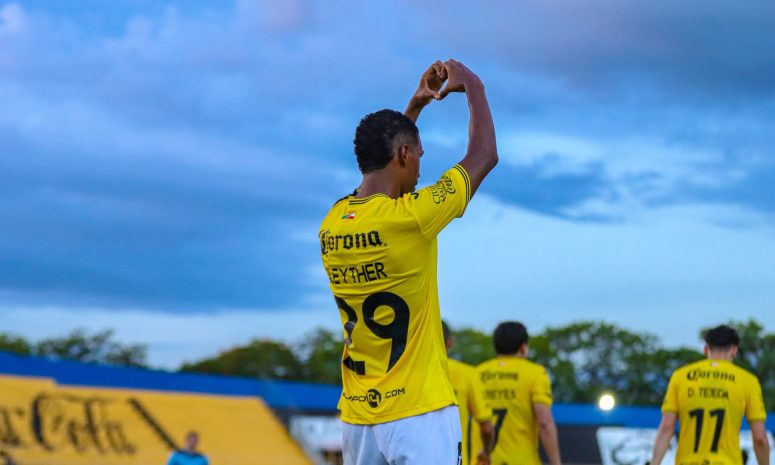 Frena Venados al líder Morelia y aprieta la cima
