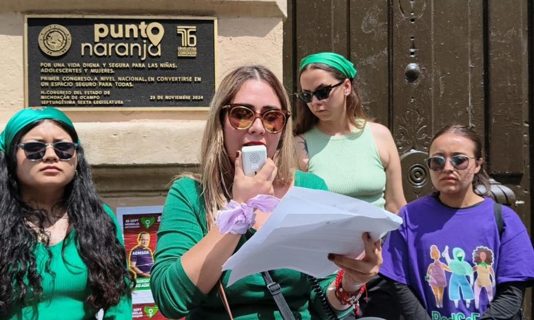 Protestan por trabas al aborto e intervienen Congreso de Michoacán