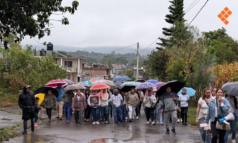 Bajo la lluvia, Charo alza la voz y exige justicia para Janeth