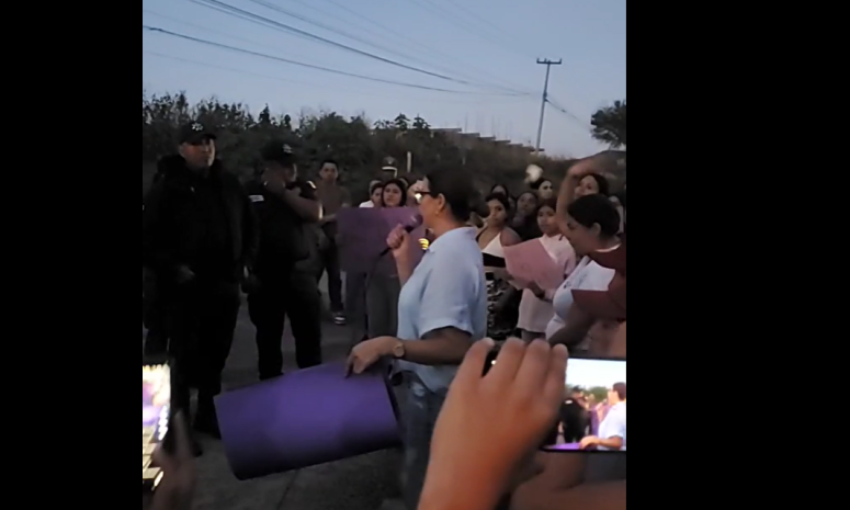 Se manifiestan en Charo para exigir justicia para Janeth de 17 años