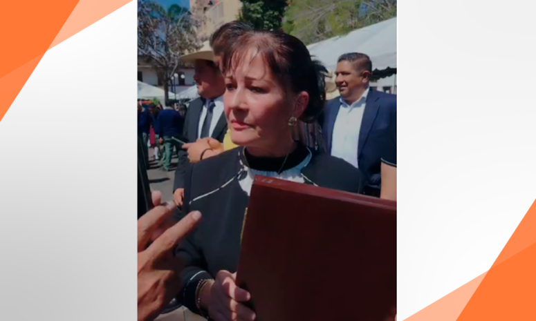 Él fue un mártir: madre de Carlos Manzo tras recibir presea en su honor