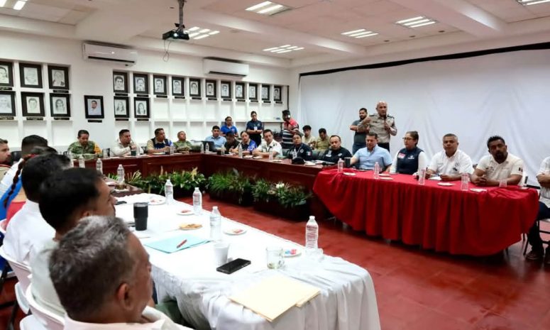 Instala LC su Consejo Municipal de Protección Civil por huracán Trudy