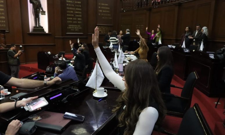 Aprueba Congreso de Michoacán renuncia de Torres Piña a la Fiscalía