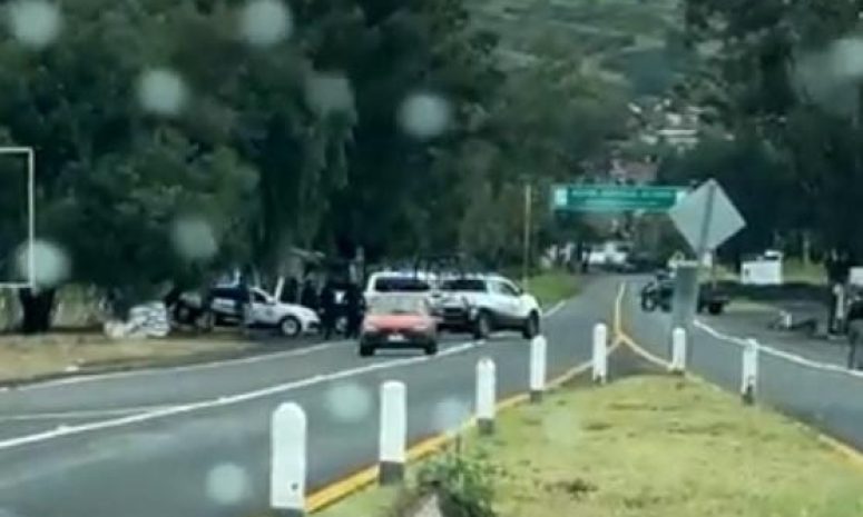 Se enfrentan civiles con agentes de seguridad en tramo Los Reyes-Jacona