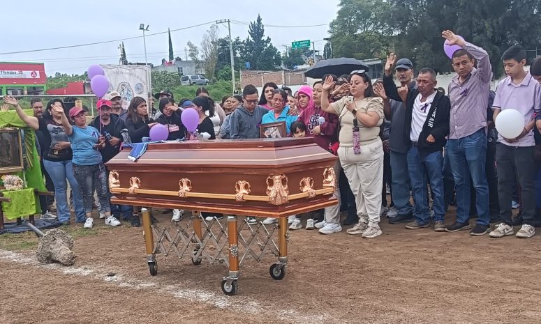 Realizan homenaje de despedida a Janeth en campo de fútbol de Charo